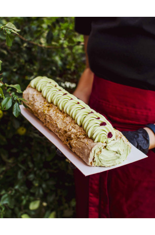 Meringue Roll "Pistachio - Raspberry"