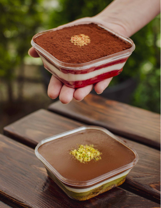 Mini cake box "Тірамісу"полуничний 